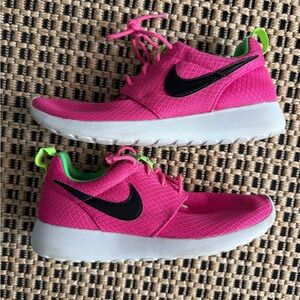 Nike Roshe Youth Sneakers 5.5